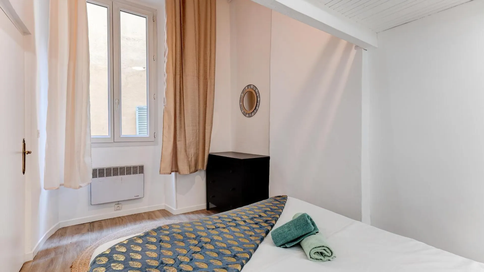 Vieille Ville - 5 Pers, Ac, Wifi Nice Apartment